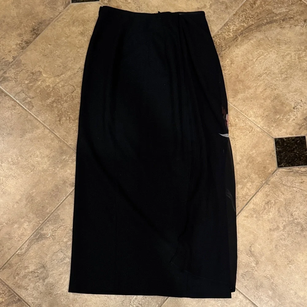 Anne Klein Black Pencil Skirt with Floral Design - Picture 4 of 4